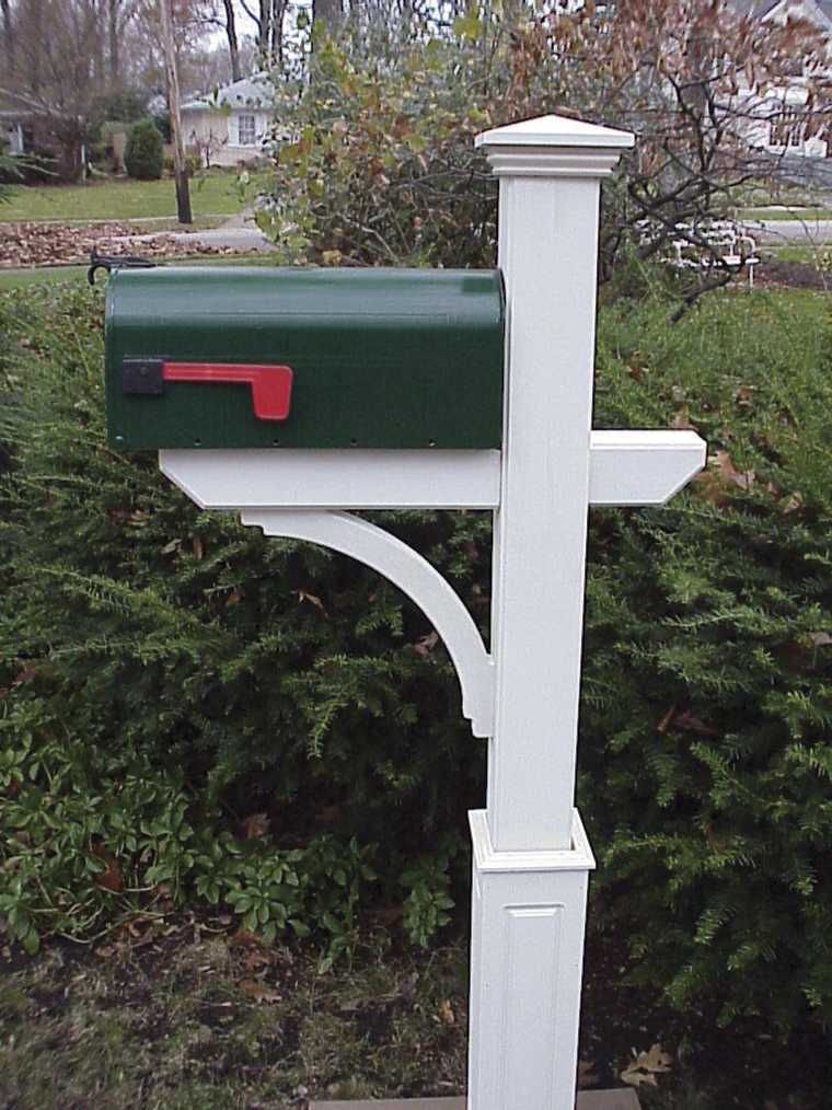 New Englander Mailbox Post