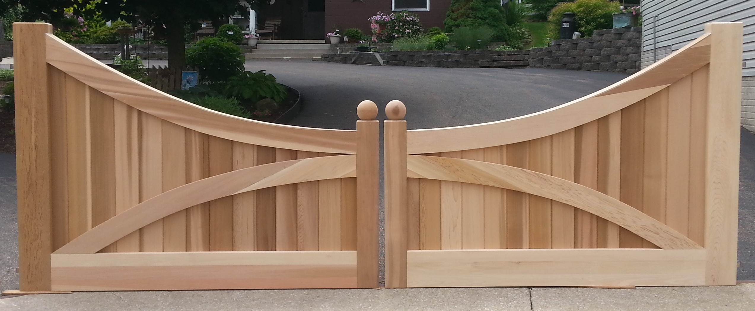 Custom Concave Wooden Cedar Driveway Gate
