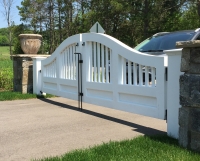 Installation recommendations for wooden driveway gates