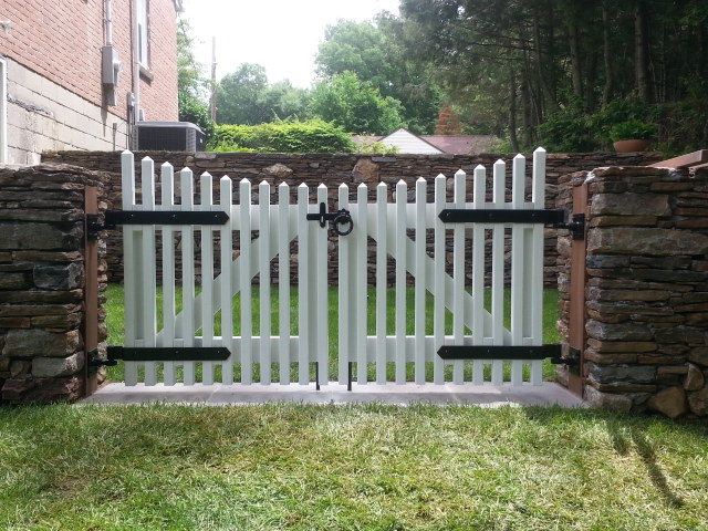 Custom Pyramid Picket Walkway Gate