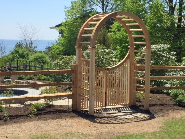 Silhouette Arbor with Spindle Gate