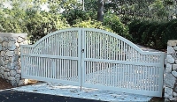 Estate Convex Wooden Driveway Gate (E)