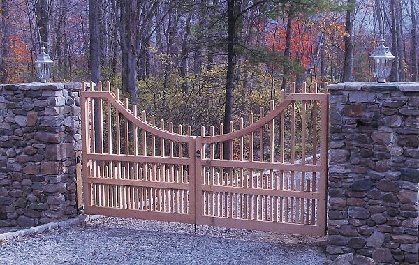 Staggered Concave Wooden Entry Gate