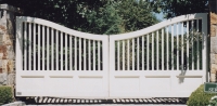 Sag Harbor Concave Wooden Cedar Driveway Gate