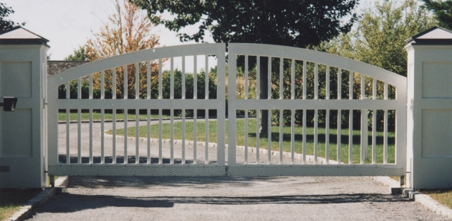 South Hampton Convex Wooden Driveway Gate (B)