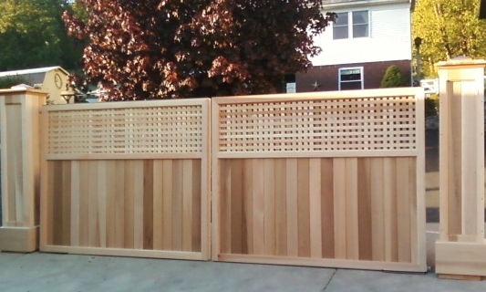 Custom Design Wooden Privacy Entry Gate