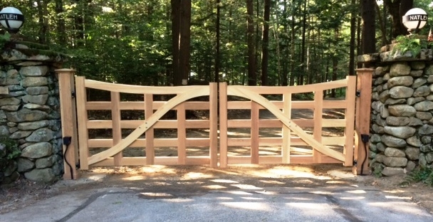 Country Style Unique Wooden Driveway Gate