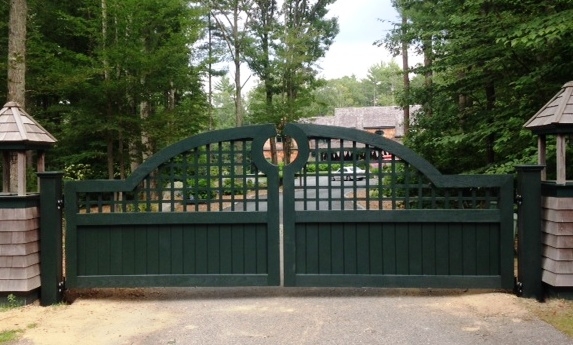 Estate Convex Wooden Driveway Gate (F)