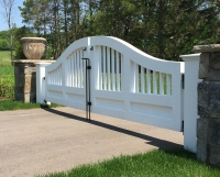 Sag Harbor Convex Cedar Driveway Gate